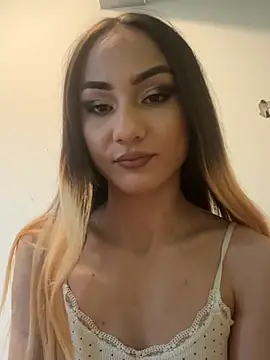 Snapshot of LioraX69 chatting on June 13, 2026, 7:12 pm LioraX69 online show from June 13, 2026, 7:12 pm