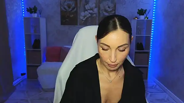 NikoleMills online show from July 14, 2026, 5:45 am