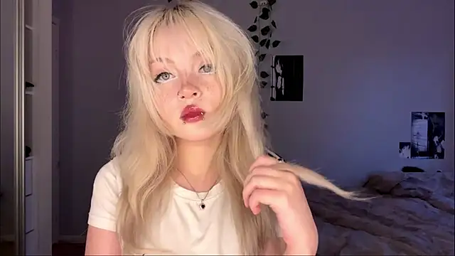 Velvets Vixens01 online show from June 24, 2026, 5:45 pm