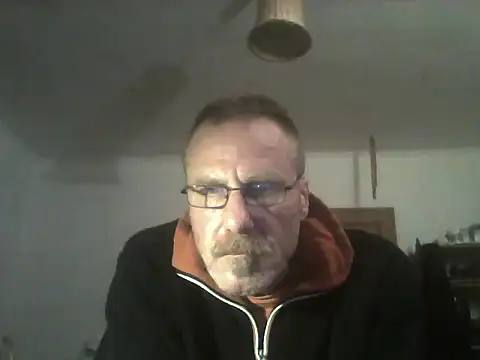 Snapshot of Greg0ri73 chatting on June 11, 2026, 12:43 am Greg0ri73 online show from June 11, 2026, 12:43 am