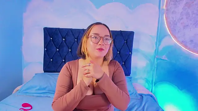 Snapshot of SilviaSmithh chatting on June 9, 2026, 7:36 pm SilviaSmithh online show from June 9, 2026, 7:36 pm