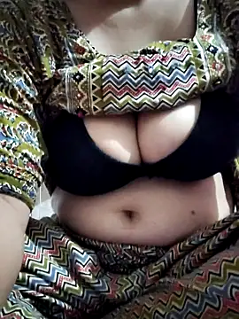 Snapshot of Suhana_Bhabhi chatting on July 24, 2026, 2:42 am Suhana Bhabhi online show from July 24, 2026, 2:42 am
