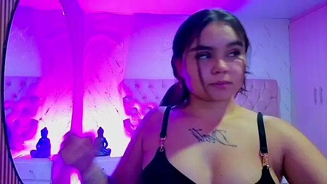Snapshot of TifanyRoseX chatting on June 11, 2026, 12:32 am TifanyRoseX online show from June 11, 2026, 12:32 am