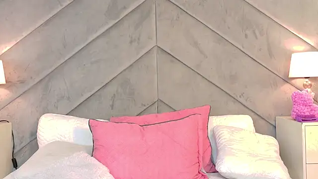 Chloemendoza online show from June 21, 2026, 6:16 am
