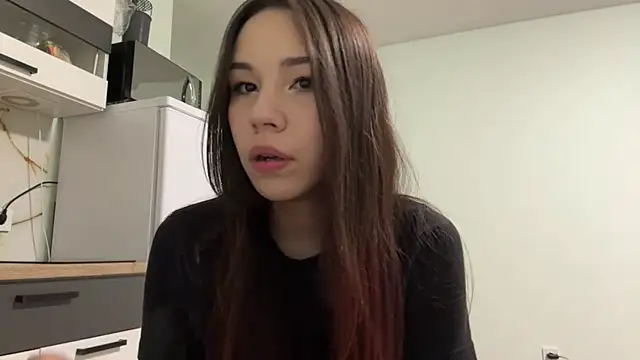 Snapshot of HotGirlMilla chatting on June 25, 2026, 6:23 pm HotGirlMilla online show from June 25, 2026, 6:23 pm