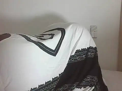 Snapshot of Creamysexymesy chatting on July 18, 2026, 9:40 pm Creamysexymesy online show from July 18, 2026, 9:40 pm