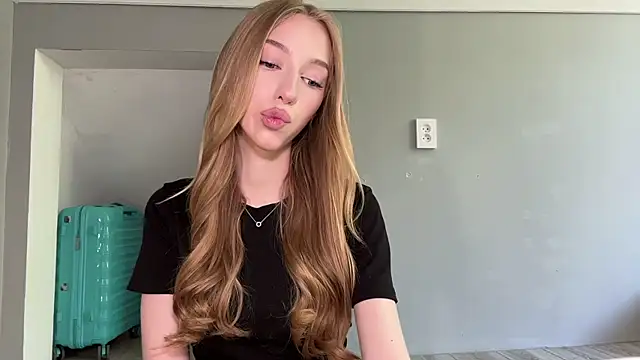Snapshot of TraceyHowey chatting on June 24, 2026, 9:41 am TraceyHowey online show from June 24, 2026, 9:41 am