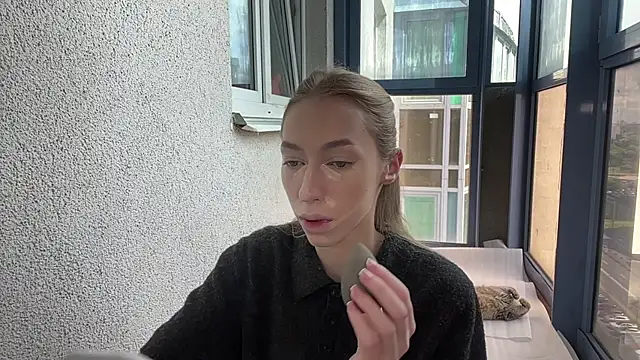 Snapshot of TraceyHowey chatting on July 9, 2026, 9:13 am TraceyHowey online show from July 9, 2026, 9:13 am