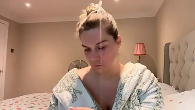 Snapshot of erincheshire chatting on June 12, 2026, 5:23 pm erincheshire online show from June 12, 2026, 5:23 pm