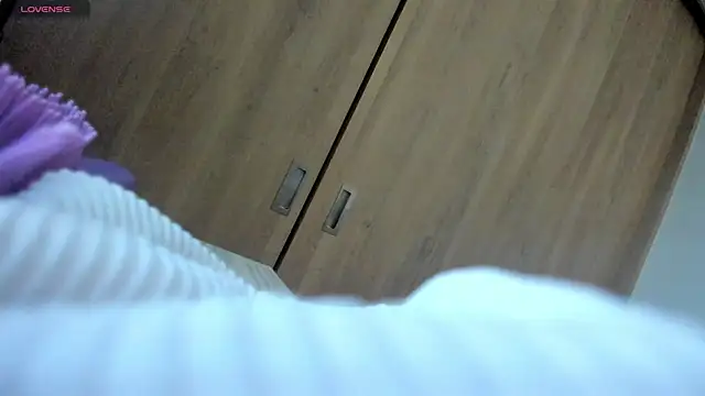 little caro online show from July 25, 2026, 3:42 pm