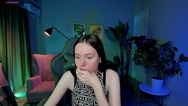 Snapshot of Eva_Leeee chatting on July 3, 2026, 5:25 am Eva Leeee online show from July 3, 2026, 5:25 am