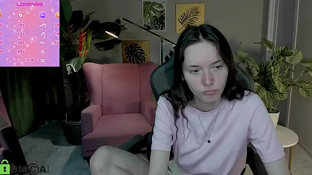 Snapshot of Eva_Leeee chatting on July 22, 2026, 4:48 am Eva Leeee online show from July 22, 2026, 4:48 am