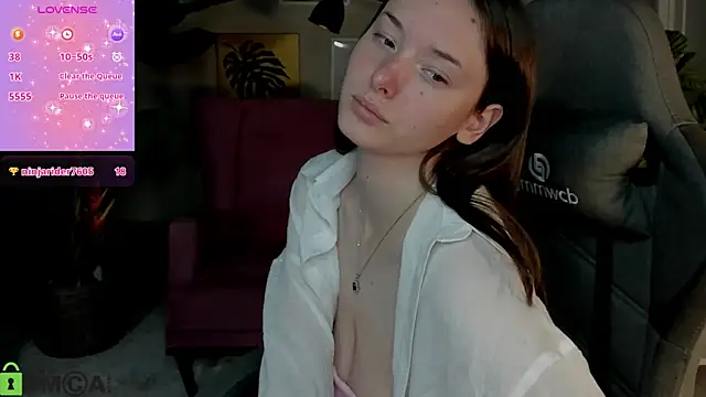 Snapshot of Eva_Leeee chatting on August 3, 2026, 4:55 am Eva Leeee online show from August 3, 2026, 4:55 am