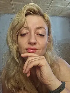Snapshot of Amber-Blaze chatting on July 28, 2026, 8:32 am Amber-Blaze online show from July 28, 2026, 8:32 am
