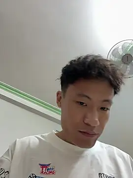 Snapshot of Mr_iphone11 chatting on July 1, 2026, 2:40 pm Mr iphone11 online show from July 1, 2026, 2:40 pm