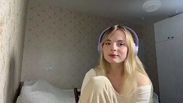 Snapshot of TeodoraBinney chatting on June 17, 2026, 5:03 pm TeodoraBinney online show from June 17, 2026, 5:03 pm