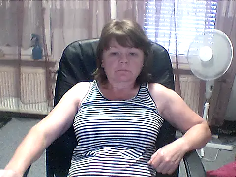 Snapshot of MoonLady40 chatting on June 21, 2026, 2:30 pm MoonLady40 online show from June 21, 2026, 2:30 pm