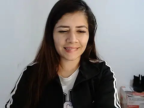 Luna zoe online show from July 5, 2026, 3:13 am