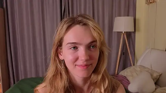 MarielRoloson online show from June 28, 2026, 7:20 pm