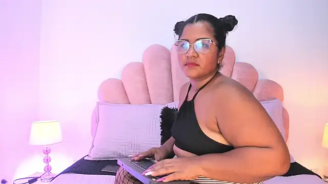 Snapshot of Mommy_Big_Ass chatting on July 11, 2026, 5:15 pm Mommy Big Ass online show from July 11, 2026, 5:15 pm
