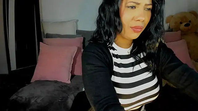 NicolePasqualott online show from February 5, 2025, 9:07 pm