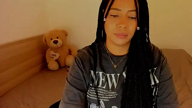 NicolePasqualott online show from November 3, 2025, 8:43 pm