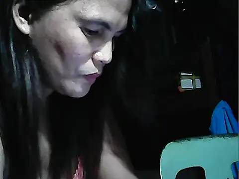 Snapshot of Scarletkiss01 chatting on August 4, 2026, 5:21 am Scarletkiss01 online show from August 4, 2026, 5:21 am