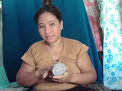 Snapshot of Islandbabe22 chatting on July 5, 2026, 2:29 am Islandbabe22 online show from July 5, 2026, 2:29 am