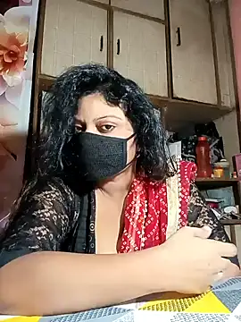 Snapshot of KareenaChopra chatting on June 15, 2026, 8:16 am KareenaChopra online show from June 15, 2026, 8:16 am