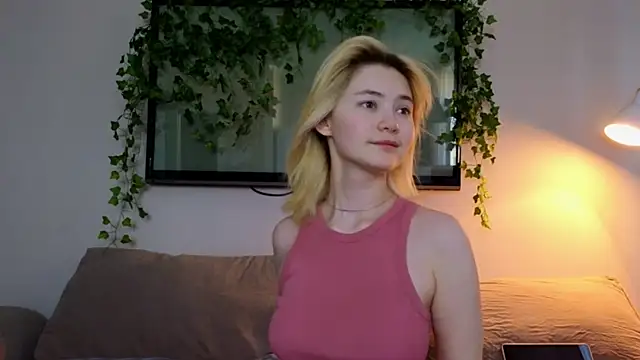 Emily Miu online show from July 4, 2026, 11:33 pm