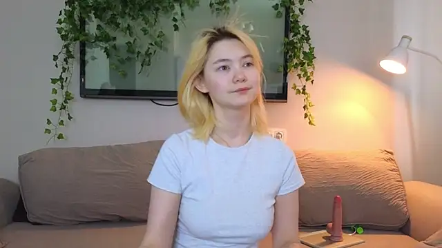 Emily Miu online show from July 13, 2026, 4:59 am