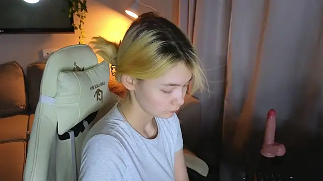 Emily Miu online show from July 21, 2026, 11:18 pm
