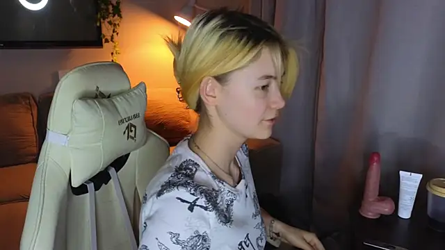 Emily Miu online show from July 25, 2026, 10:18 pm