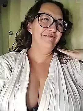 Snapshot of _Saraqueen-- chatting on June 25, 2026, 5:12 am Saraqueen-- online show from June 25, 2026, 5:12 am