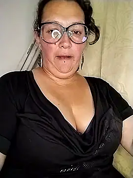 Snapshot of _Saraqueen-- chatting on July 2, 2026, 3:23 am Saraqueen-- online show from July 2, 2026, 3:23 am