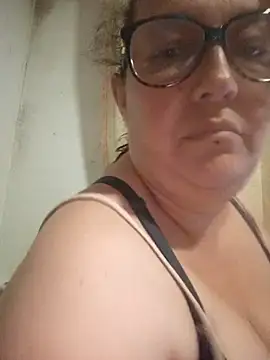 Snapshot of _Saraqueen-- chatting on August 1, 2026, 3:06 am Saraqueen-- online show from August 1, 2026, 3:06 am
