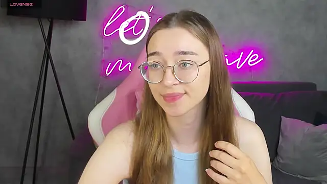 Lucy Green online show from June 28, 2026, 1:00 am
