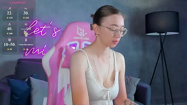 Lucy Green online show from July 14, 2026, 12:46 am