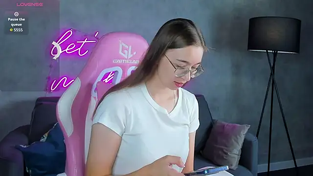 Lucy Green online show from July 15, 2026, 12:49 am