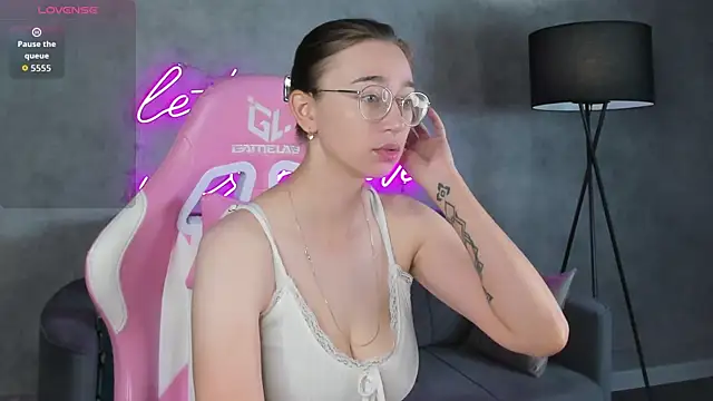 Lucy Green online show from July 19, 2026, 12:47 am