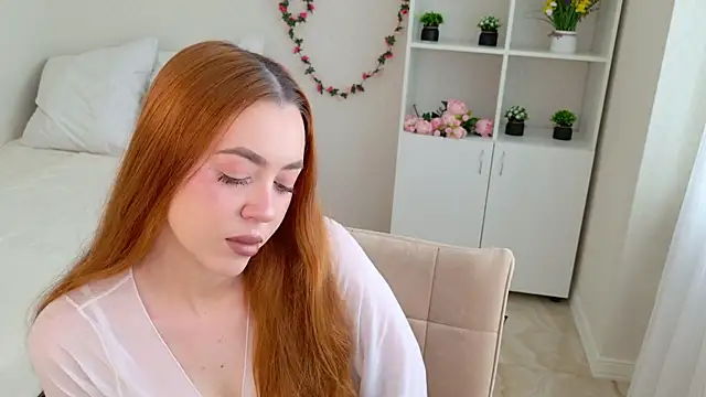 Snapshot of Mirabella_Flower chatting on July 27, 2026, 5:25 am Mirabella Flower online show from July 27, 2026, 5:25 am