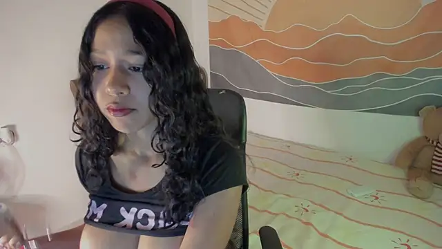 Snapshot of SiaVelour_ chatting on June 17, 2026, 10:54 pm SiaVelour online show from June 17, 2026, 10:54 pm