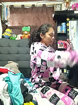 Snapshot of Estrella2001 chatting on July 14, 2026, 8:58 pm Estrella2001 online show from July 14, 2026, 8:58 pm