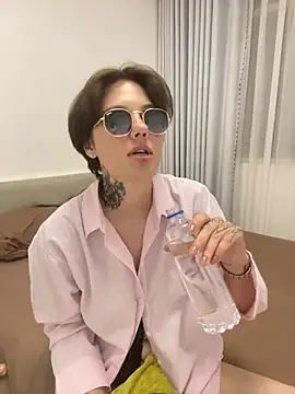 Snapshot of Lorysoon chatting on June 20, 2026, 5:27 pm Lorysoon online show from June 20, 2026, 5:27 pm