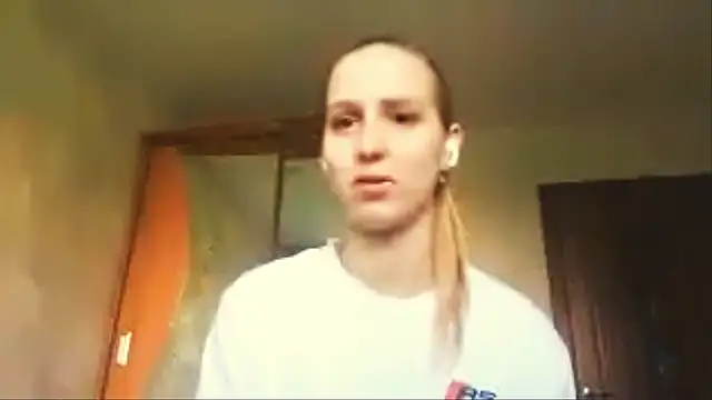 Snapshot of LeighaGreenley chatting on June 21, 2026, 7:11 am LeighaGreenley online show from June 21, 2026, 7:11 am