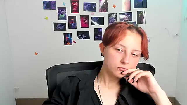 Snapshot of Dilara_Kiss_ chatting on June 25, 2026, 11:04 am Dilara Kiss online show from June 25, 2026, 11:04 am
