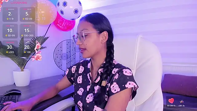 Snapshot of emma_brooks_ chatting on July 3, 2026, 7:42 pm emma brooks online show from July 3, 2026, 7:42 pm