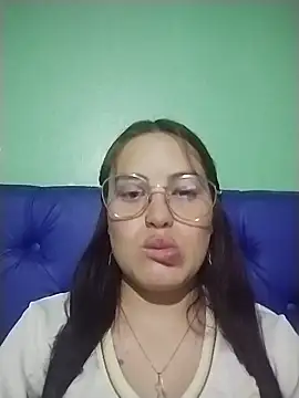Snapshot of Emma-Stt chatting on June 17, 2026, 11:38 pm Emma-Stt online show from June 17, 2026, 11:38 pm