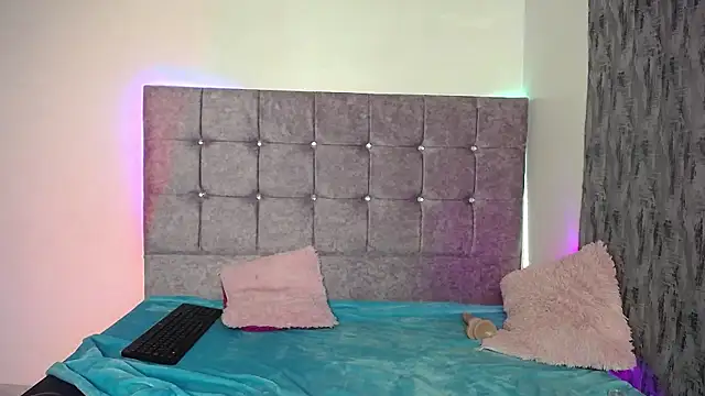 zira lux online show from June 25, 2026, 4:01 am