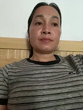 Snapshot of Loly_hana chatting on August 4, 2026, 12:47 am Loly hana online show from August 4, 2026, 12:47 am